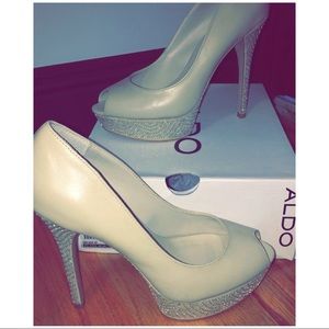 Aldo nude high heel peep toe shoes